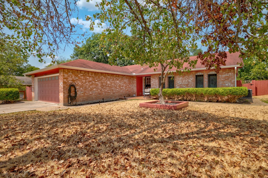 6902 Meadow Run, Austin, TX 78745, Presented by AnneMarie Cancienne